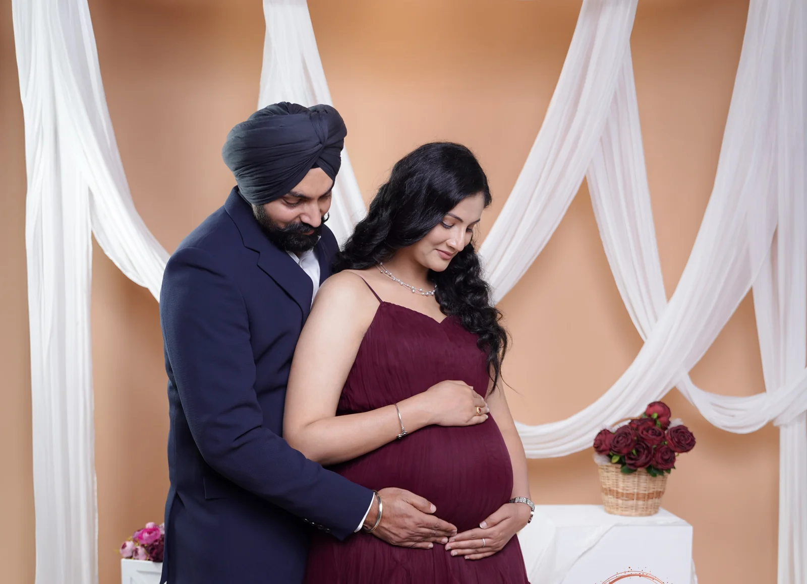 Outdoor maternity photoshoot of pregnant woman in elegant pose